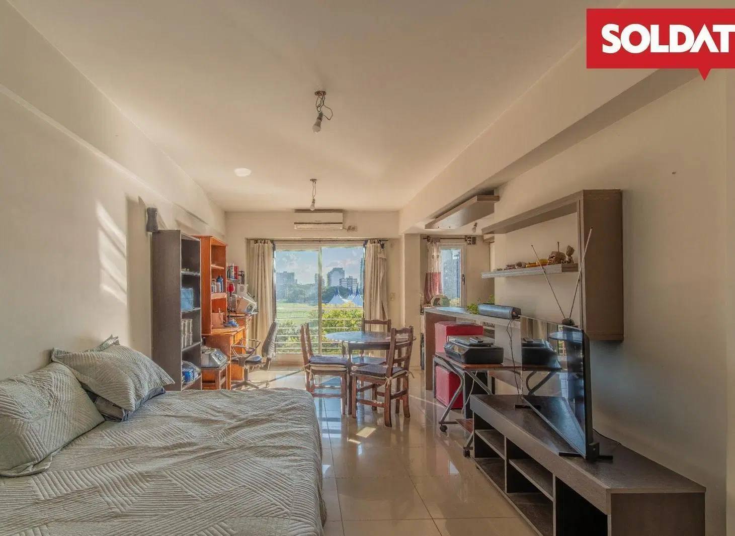 Venta Monoambiente con vestidor muy luminoso. Contrafrente balcón vista abierta. Apto crédito 2