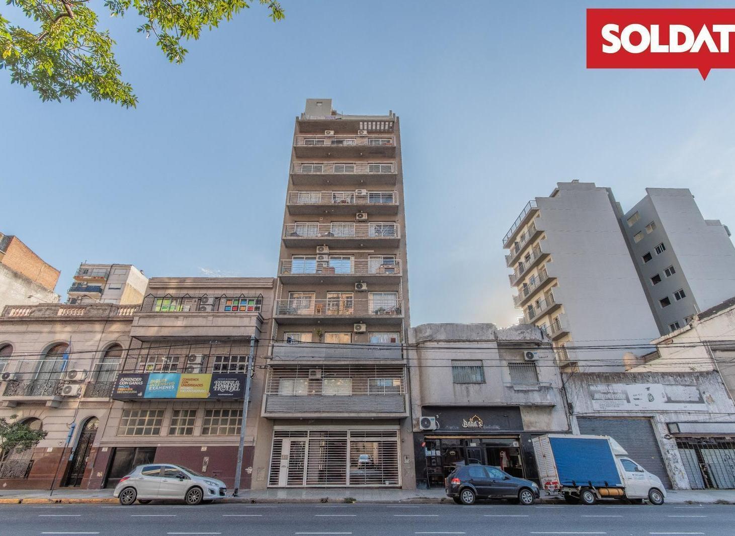 Venta Monoambiente con vestidor muy luminoso. Contrafrente balcón vista abierta. Apto crédito