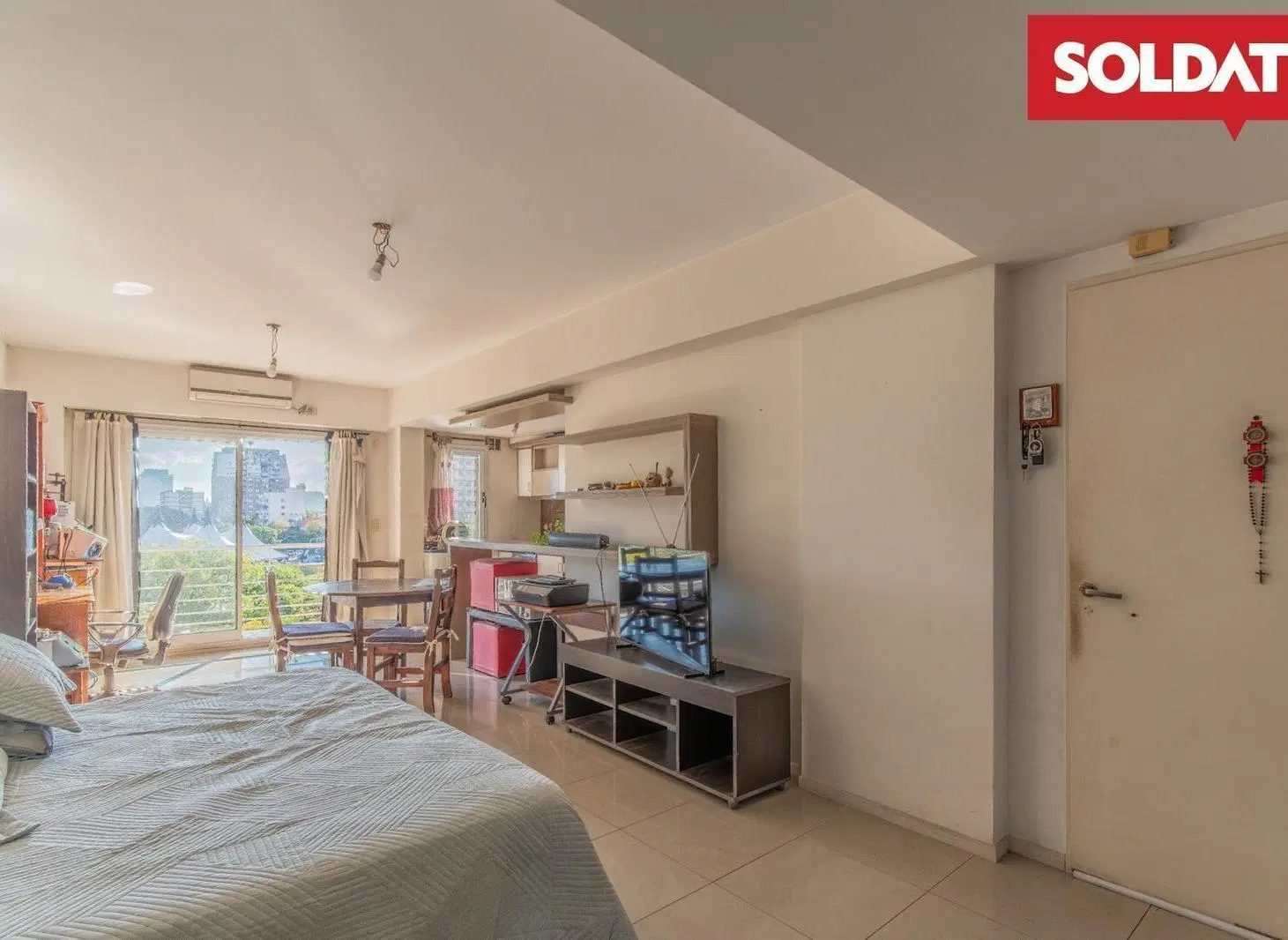 Venta Monoambiente con vestidor muy luminoso. Contrafrente balcón vista abierta. Apto crédito 3
