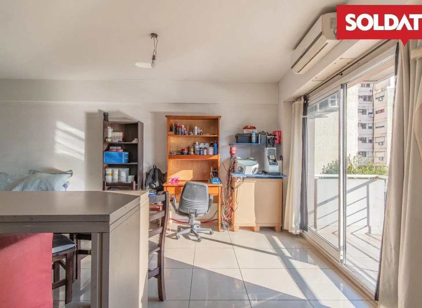 Venta Monoambiente con vestidor muy luminoso. Contrafrente balcón vista abierta. Apto crédito 5