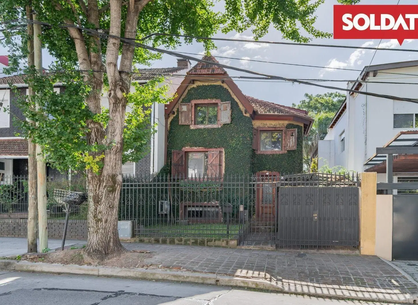 Venta Casa 4 dormitorios en Vicente López con jardín, galería y pileta 2