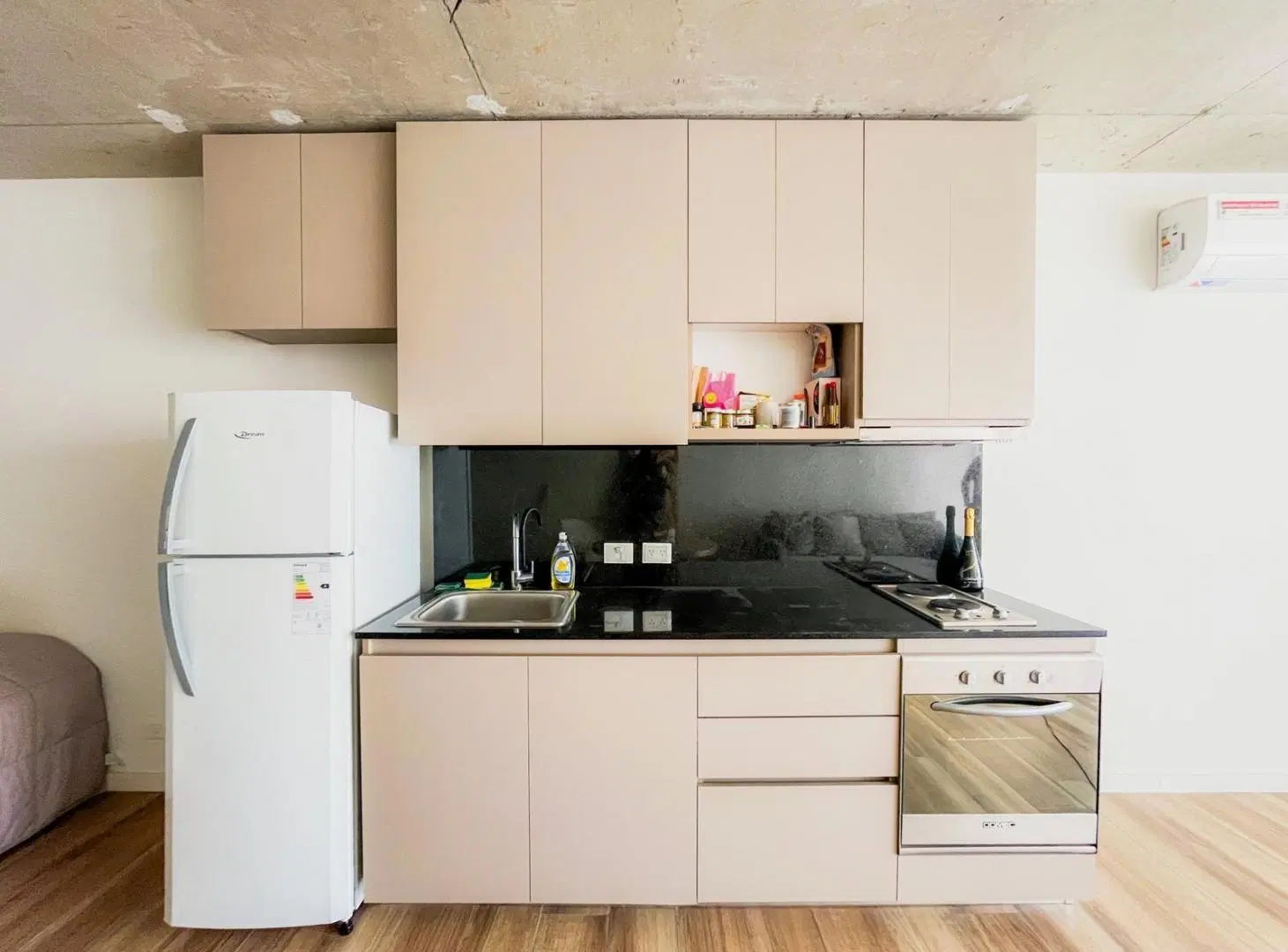 Venta Chacarita Departamento mono ambiente divisible con balcón. 1 año antigüedad. 60 mt2 5