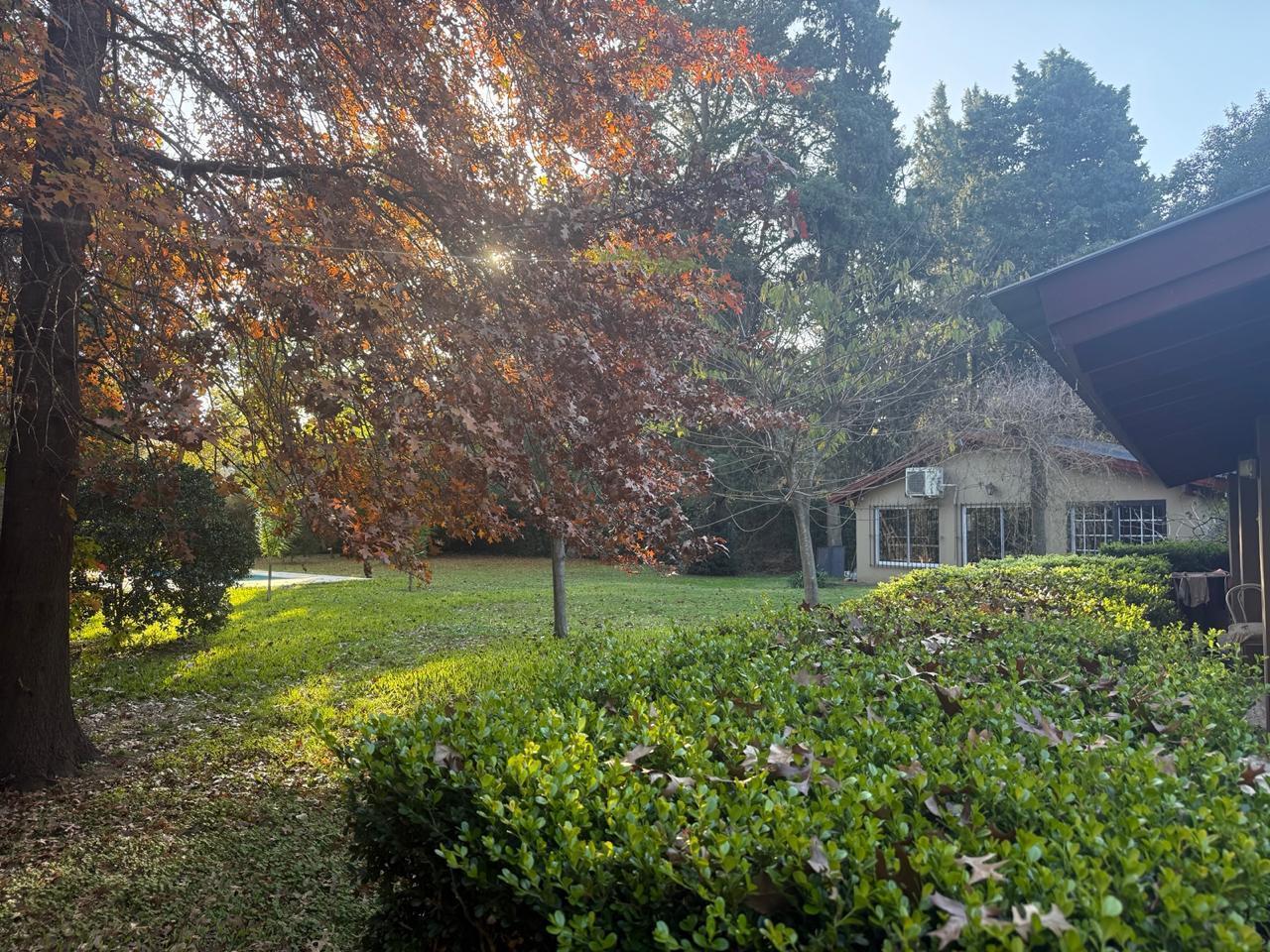 CASA QUINTA CON AMPLIO PARQUE ARBOLADO EN GENERAL RODRÍGUEZ