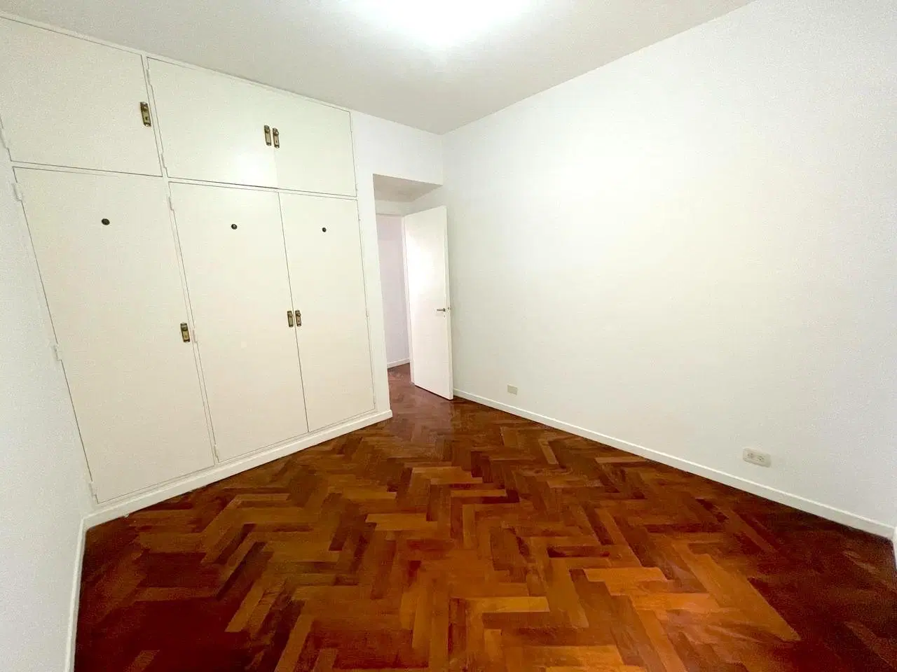 Alquiler Departamento apto profesional de 3 ambientes con dependencias 4