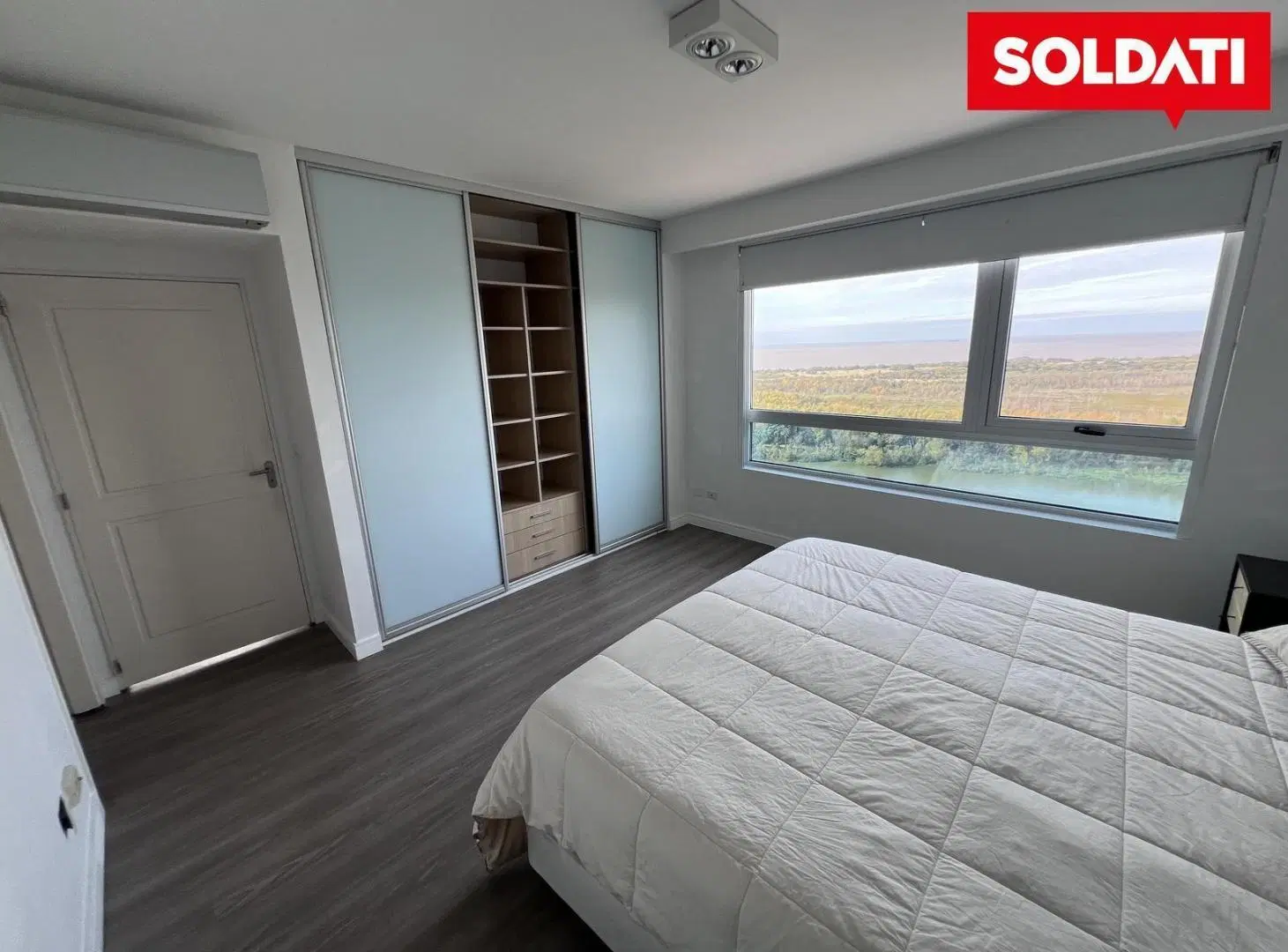 Venta departamento de 2 ambientes piso alto y vista panorámica en Torres del Yacht, Puerto Madero. 1