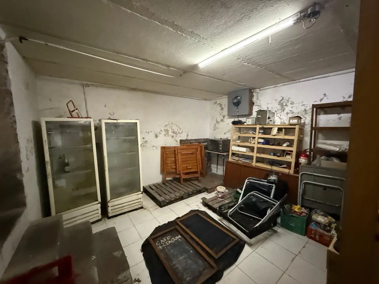 ALQUILER : Local Comercial en Esquina Sobre calle Irigoyen. Gran Visibilidad y ubicación 5