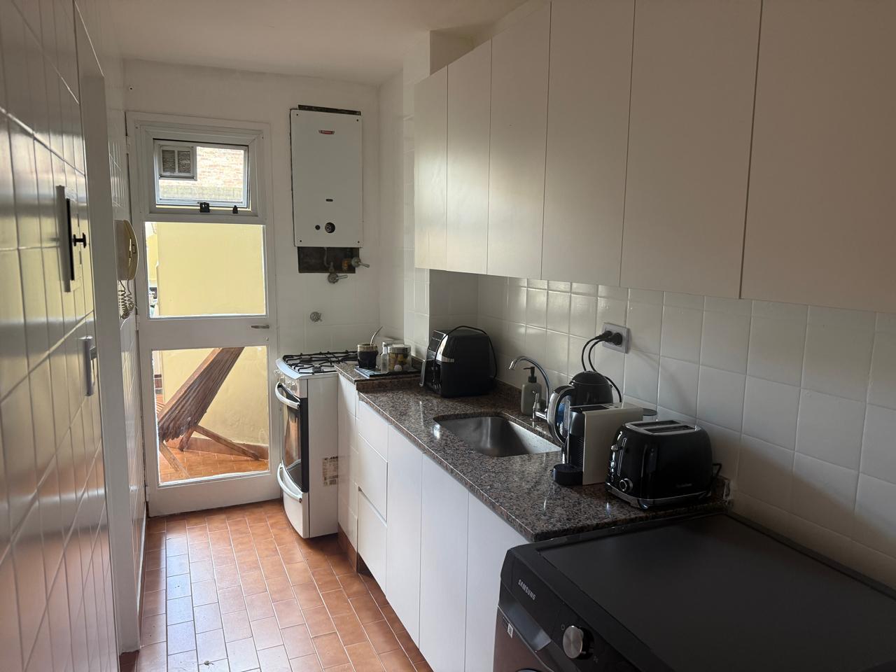 Foto de VENTA | 2 Ambientes : Patio Propio / Cochera / Villa del Parque ., imagen 4