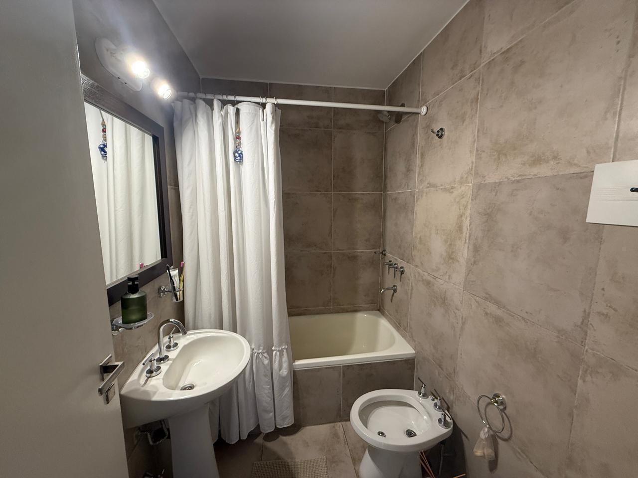 Foto de VENTA | 2 Ambientes : Patio Propio / Cochera / Villa del Parque ., imagen 5