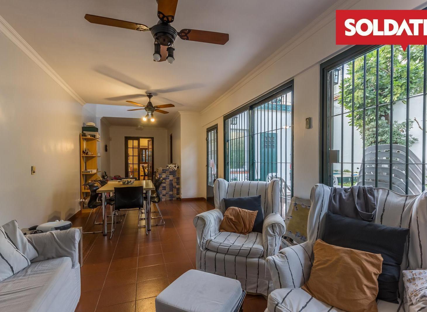 Foto de Venta - Casa 5 ambientes con cochera y piscina - Vicente López, imagen 3