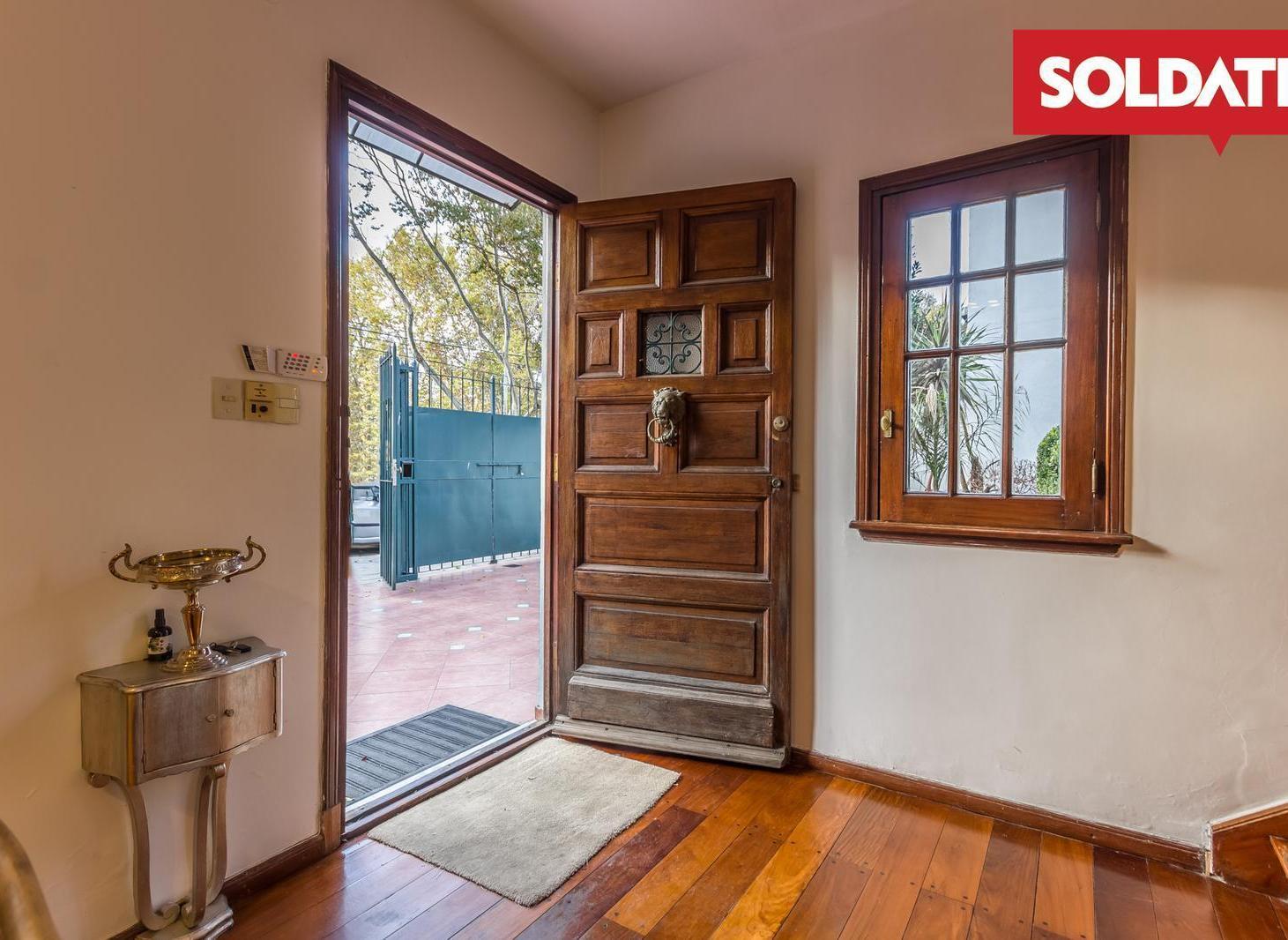Foto de Venta - Casa 5 ambientes con cochera y piscina - Vicente López, imagen 1