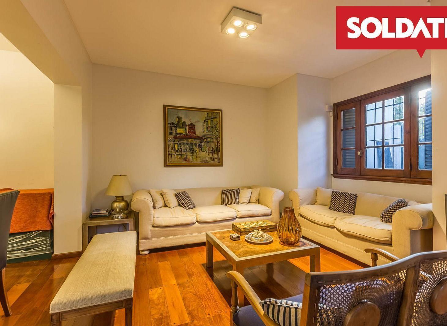 Foto de Venta - Casa 5 ambientes con cochera y piscina - Vicente López, imagen 2