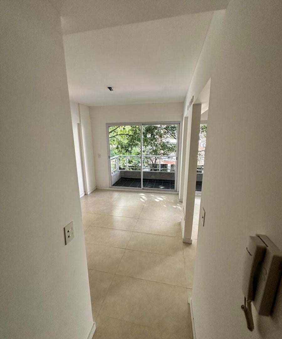 Foto de Alquiler monoambiente divisible con balcon al frente en Villa Urquiza, imagen 1