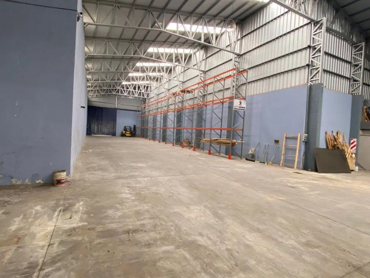 GALPÓN COMERCIAL 2