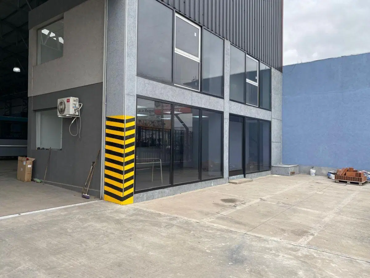 GALPÓN COMERCIAL 4