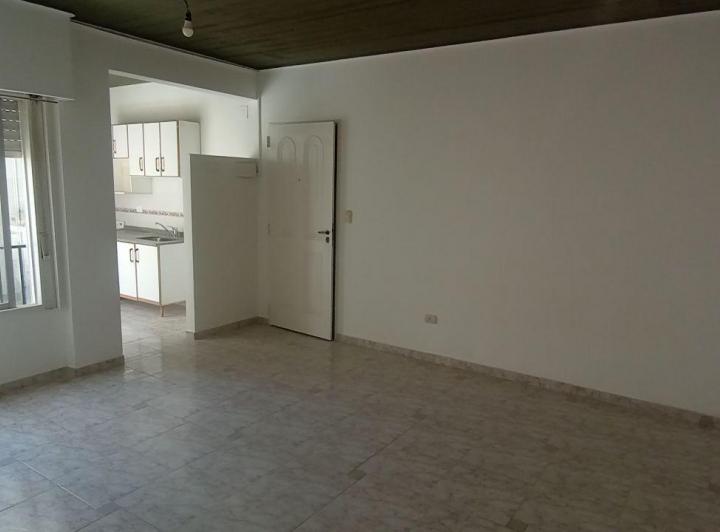 Departamento ALQUILER dos ambientes, TERRAZA Y COCHERA metros del subte A / Flores 4