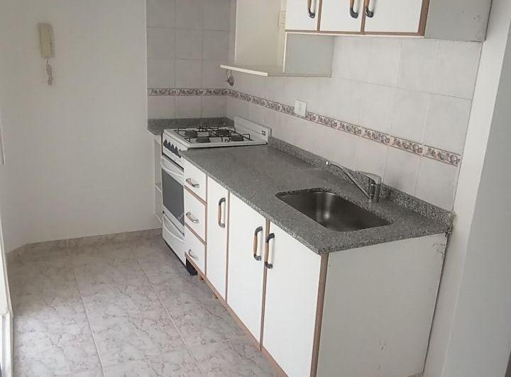 Departamento ALQUILER dos ambientes, TERRAZA Y COCHERA metros del subte A / Flores 2