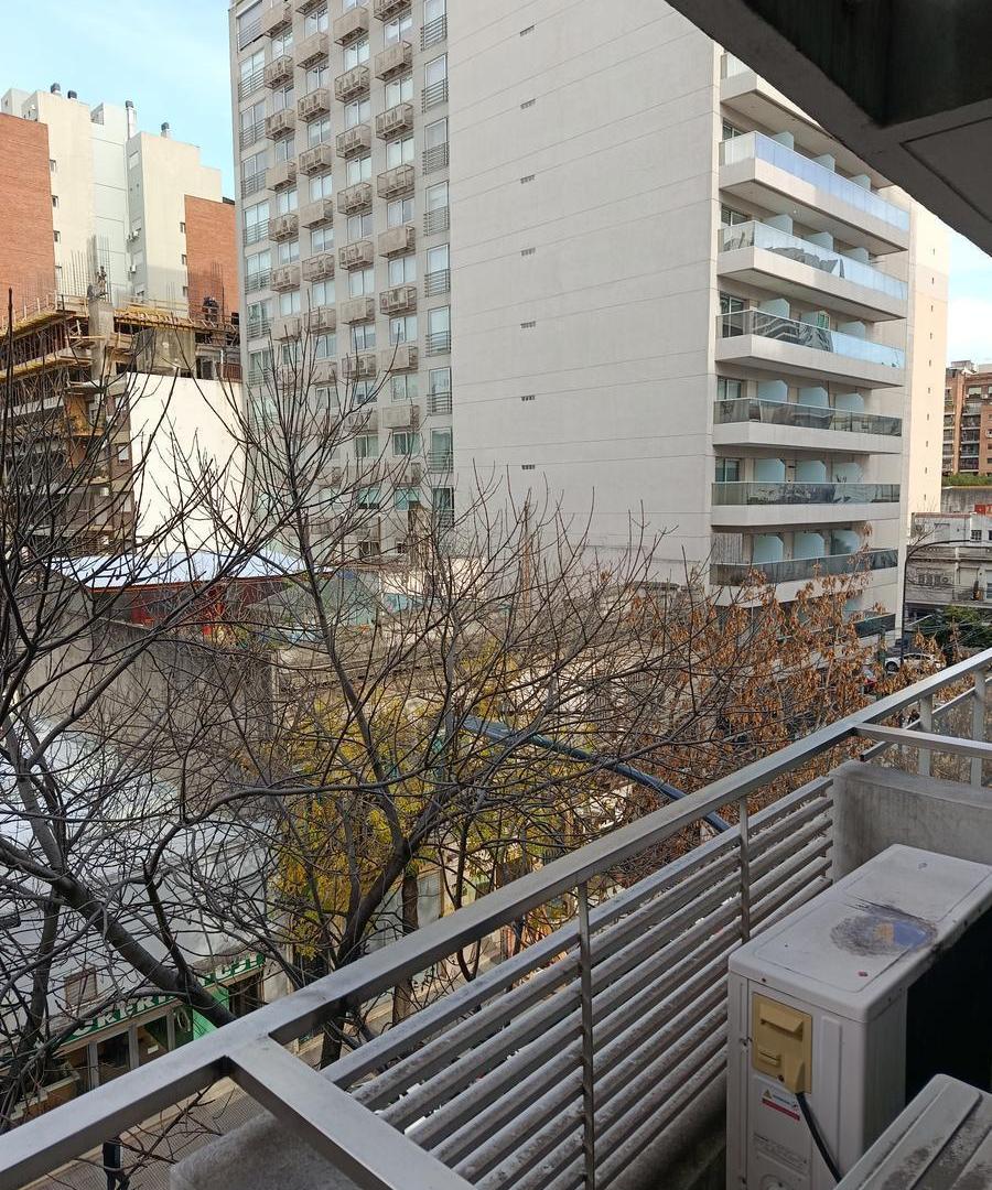 Departamento monoambiente a estrenar, al frente con balcón.