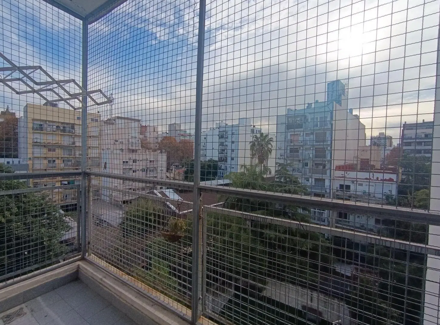 Departamento monomabiente en alquiler contrafrente balcon Flores Sur 2