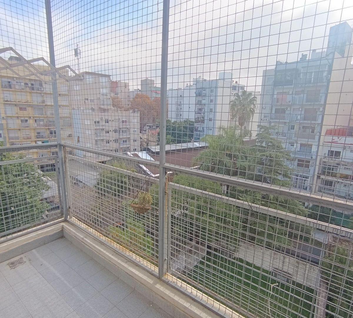 Departamento monomabiente en alquiler contrafrente balcon Flores Sur