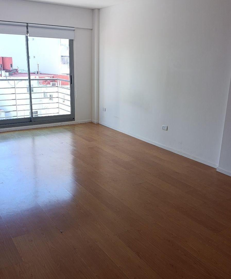 Foto de Departamento monoambiente alquiler impecable con balcon Parque Chacabuco, imagen 3