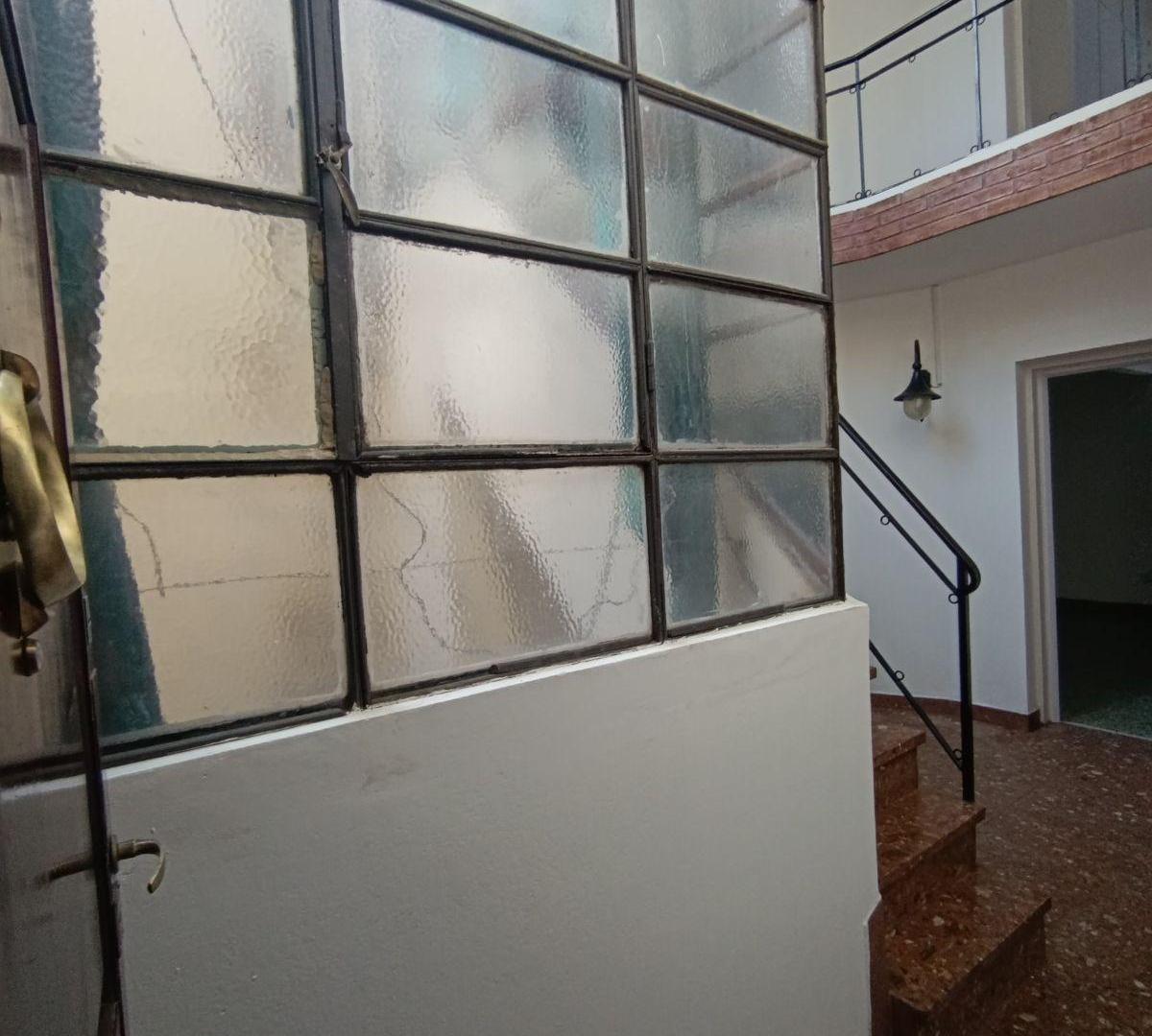 Foto de PH alquiler Flores 4 amb dep. Primer piso por escalera, imagen 2