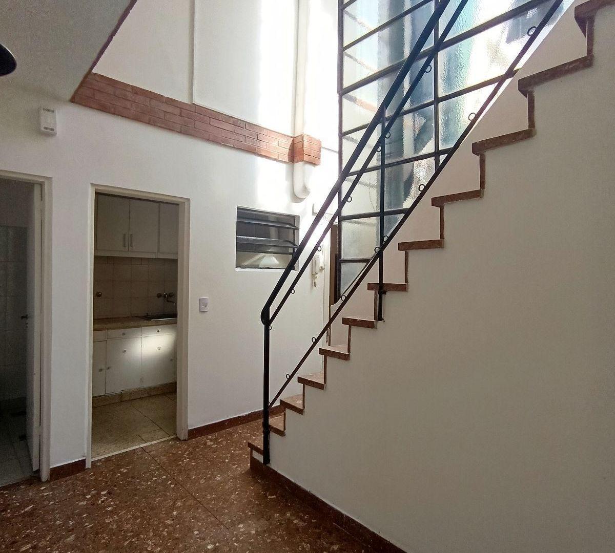 Foto de PH alquiler Flores 4 amb dep. Primer piso por escalera, imagen 5
