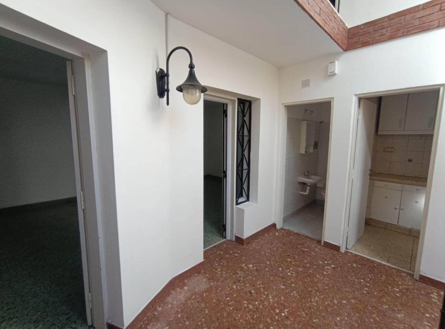 Foto de PH alquiler Flores 4 amb dep. Primer piso por escalera, imagen 4