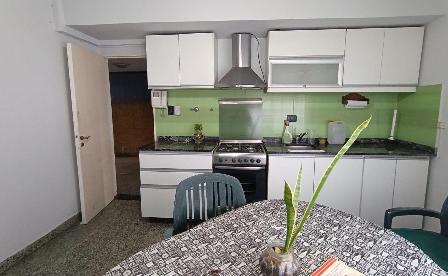 Foto de PH en venta 4 ambientes Liniers entrada independiente quincho parrilla, imagen 2