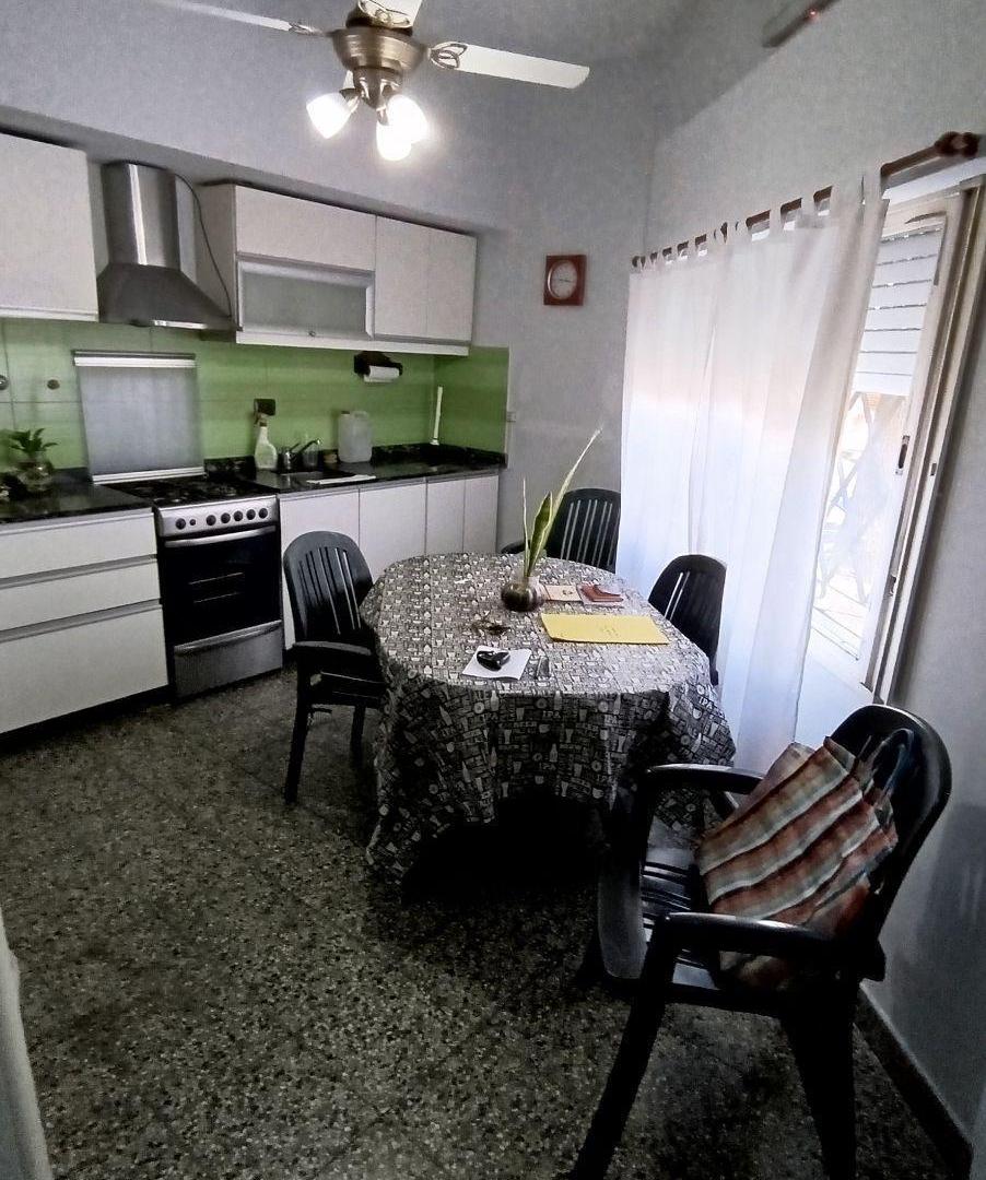 Foto de PH en venta 4 ambientes Liniers entrada independiente quincho parrilla, imagen 3