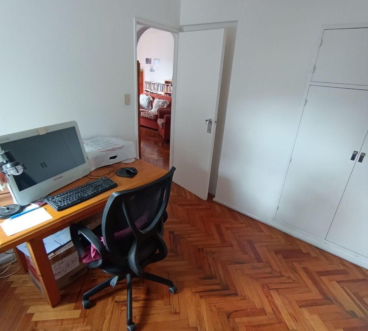Foto de Departamento 3 1/2 ambientes y frente balcón apto profesional baulera a, imagen 3