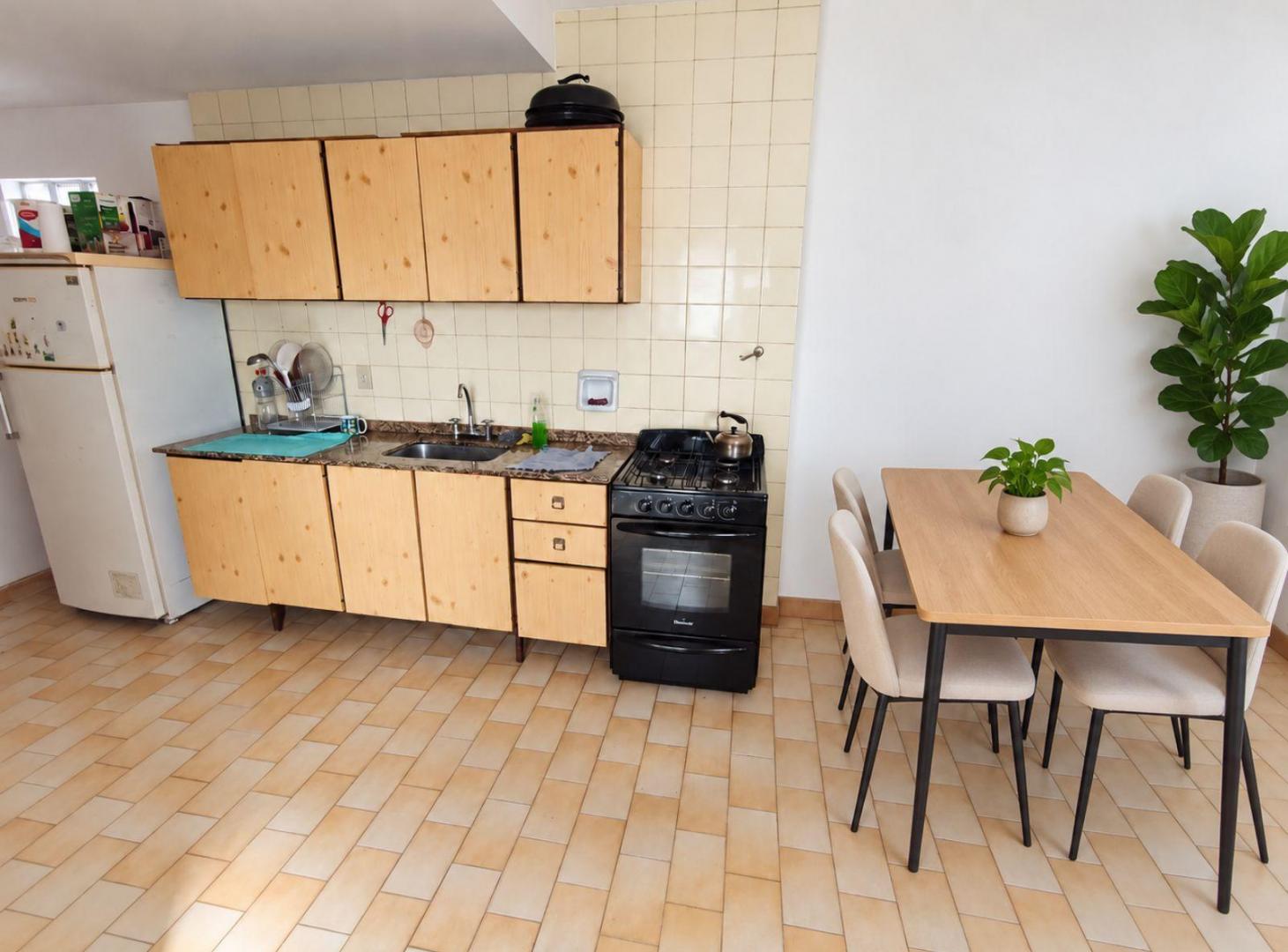 Foto de Departamento 3 1/2 ambientes y frente balcón apto profesional baulera a, imagen 4