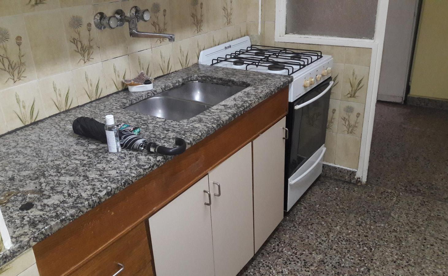 Foto de Departamento alquiler tres ambientes en planta baja dos patios Balvanera, imagen 3