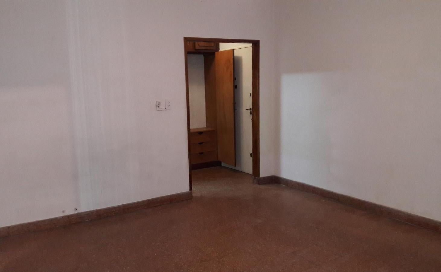 Foto de Departamento alquiler tres ambientes en planta baja dos patios Balvanera, imagen 2
