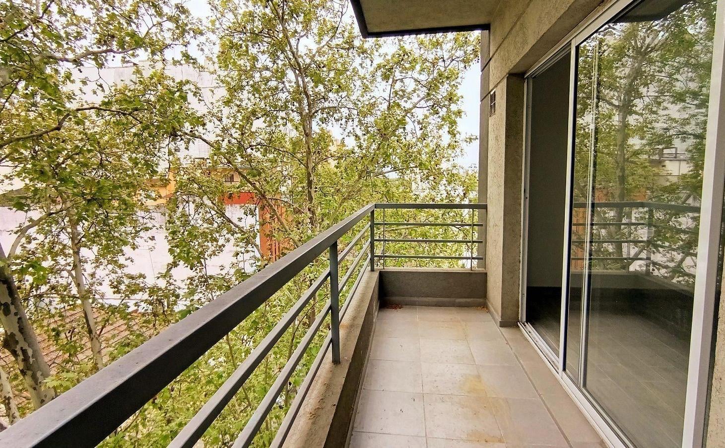 Foto de ALQUILER Villa Luro Departamento 2 ambientes frente balcon Leopardi 74, imagen 2