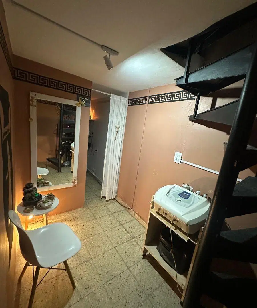 LOCAL COMERCIAL EN ALQUILER CON ENTREPISO MUY BUEN ESTADO 2