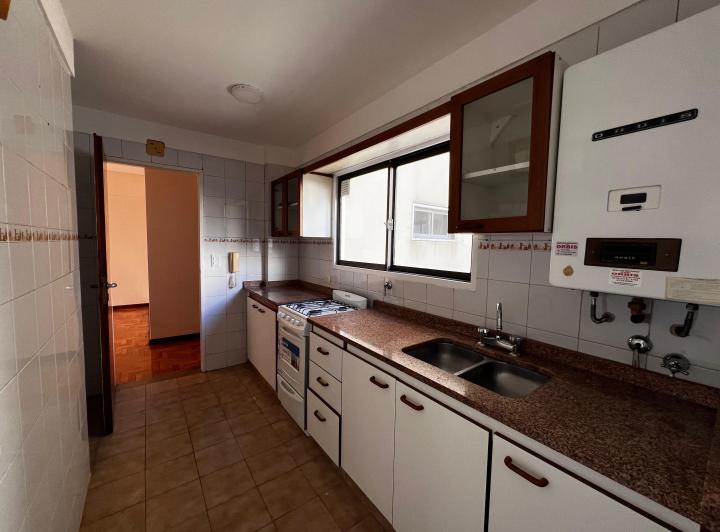 VENTA DEPARTAMENTO 3 AMBIENTES ALMAGRO CONTRAFRENTE BALCON COCHERA