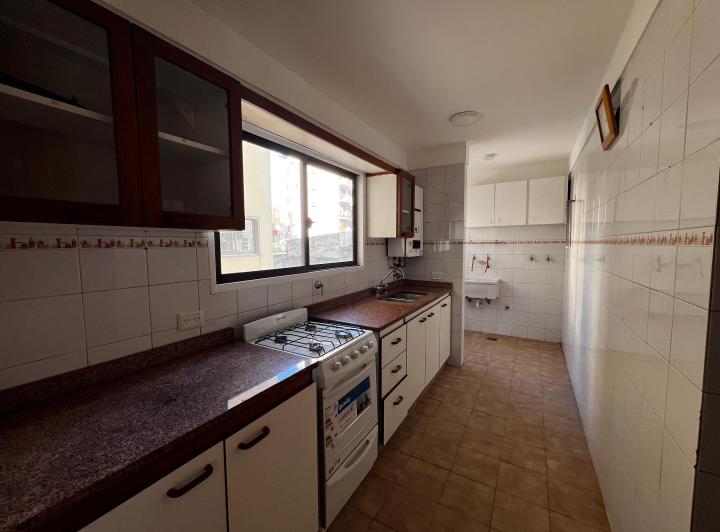 VENTA DEPARTAMENTO 3 AMBIENTES ALMAGRO CONTRAFRENTE BALCON COCHERA