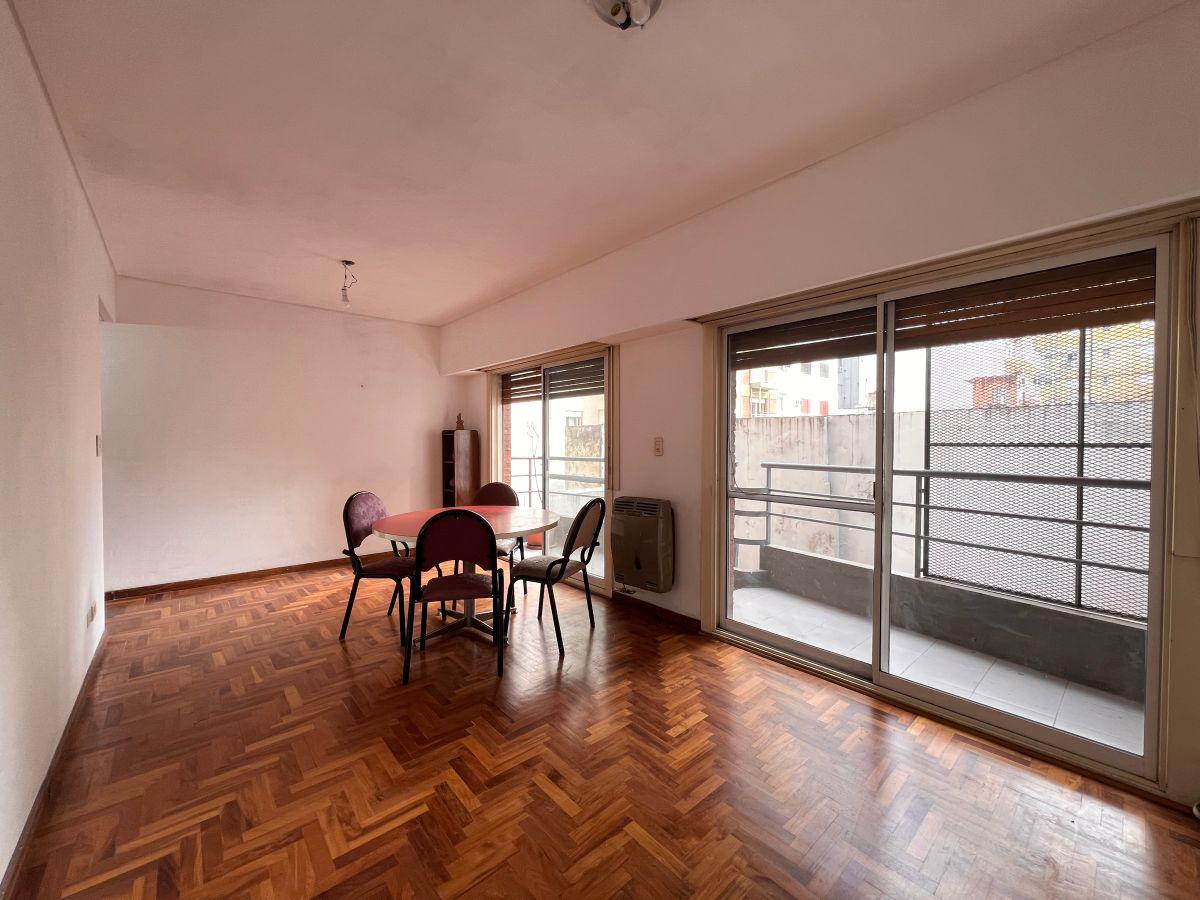 Foto de VENTA DEPARTAMENTO 2 AMBIENTES SEMIPISO FLORES BALCON APTO CREDITO, imagen 3