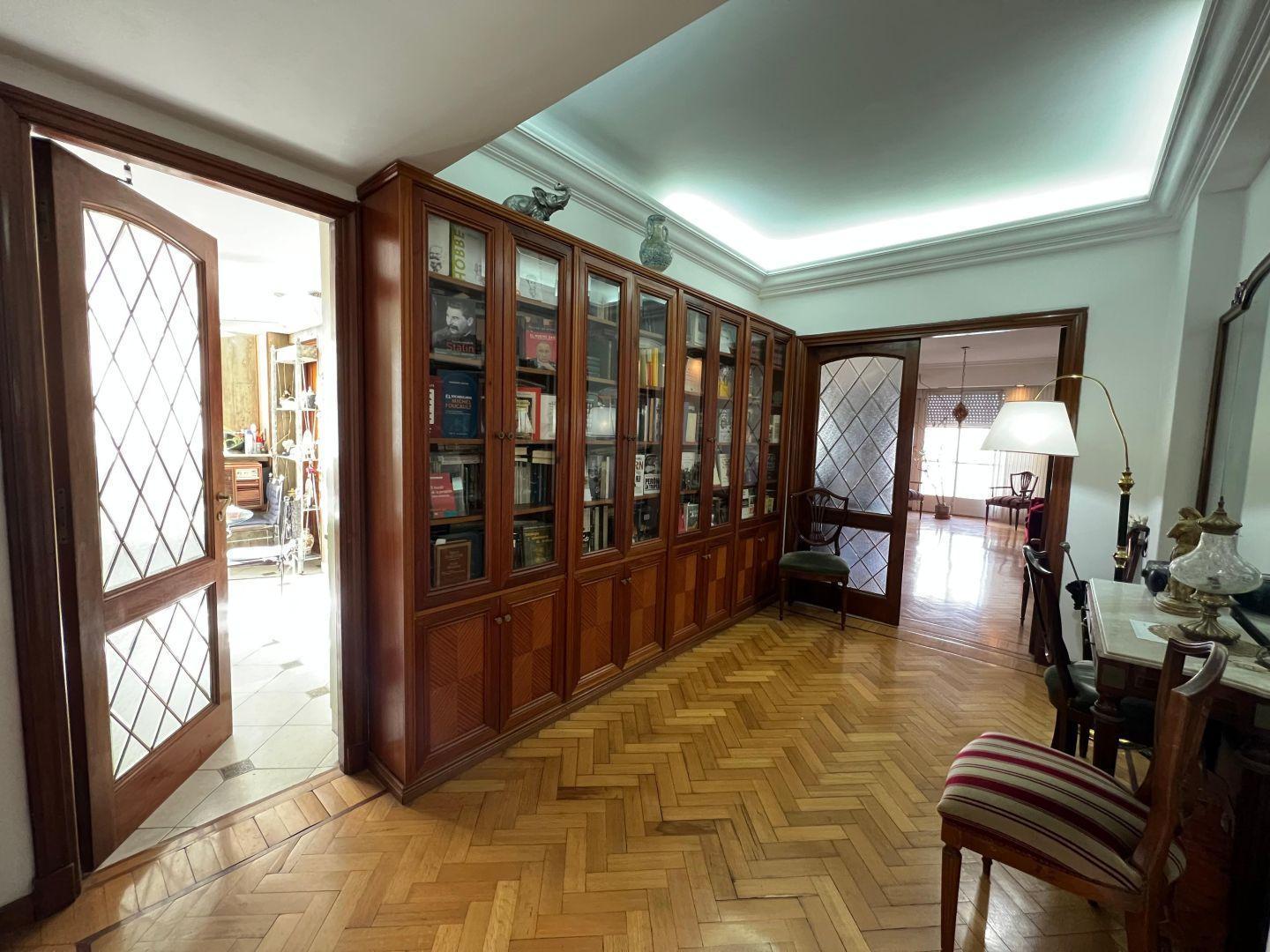 Foto de VENTA SEMIPISO ALMAGRO 4 AMBIENTES DEPENDENCIA COCHERA, imagen 4