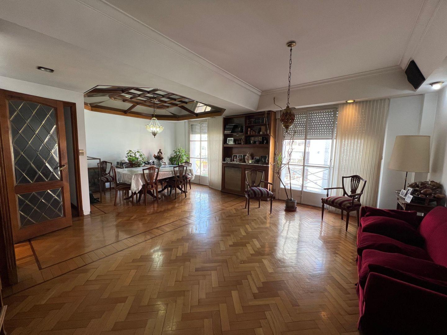Foto de VENTA SEMIPISO ALMAGRO 4 AMBIENTES DEPENDENCIA COCHERA, imagen 3