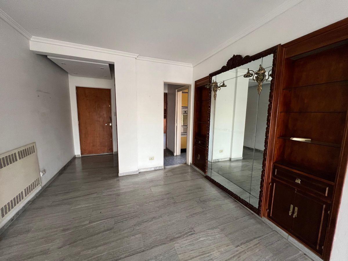 Foto de Departamento 6 ambientes 4 dormitorios en venta en Almagro balcon, imagen 3