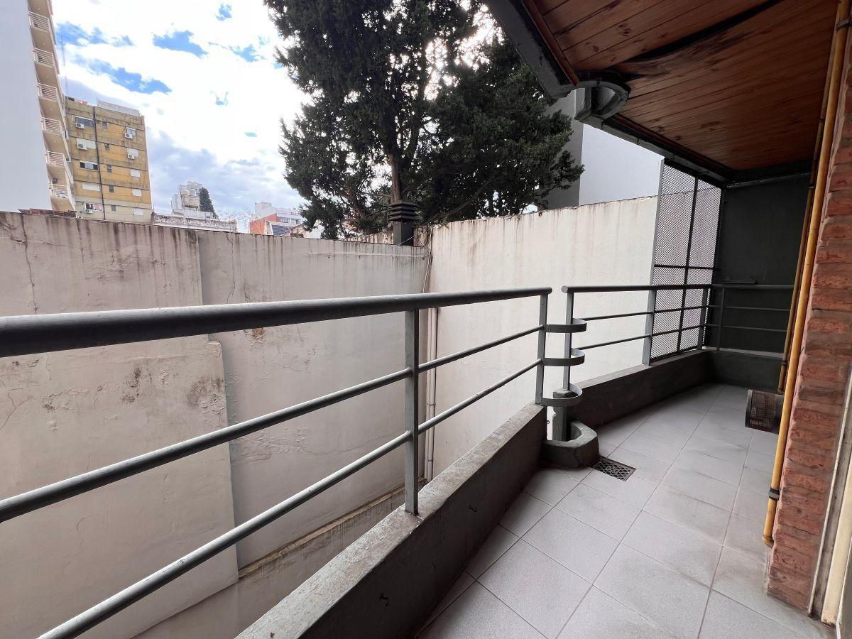 Foto de VENTA DEPARTAMENTO 2 AMBIENTES SEMIPISO FLORES BALCON APTO CREDITO, imagen 2