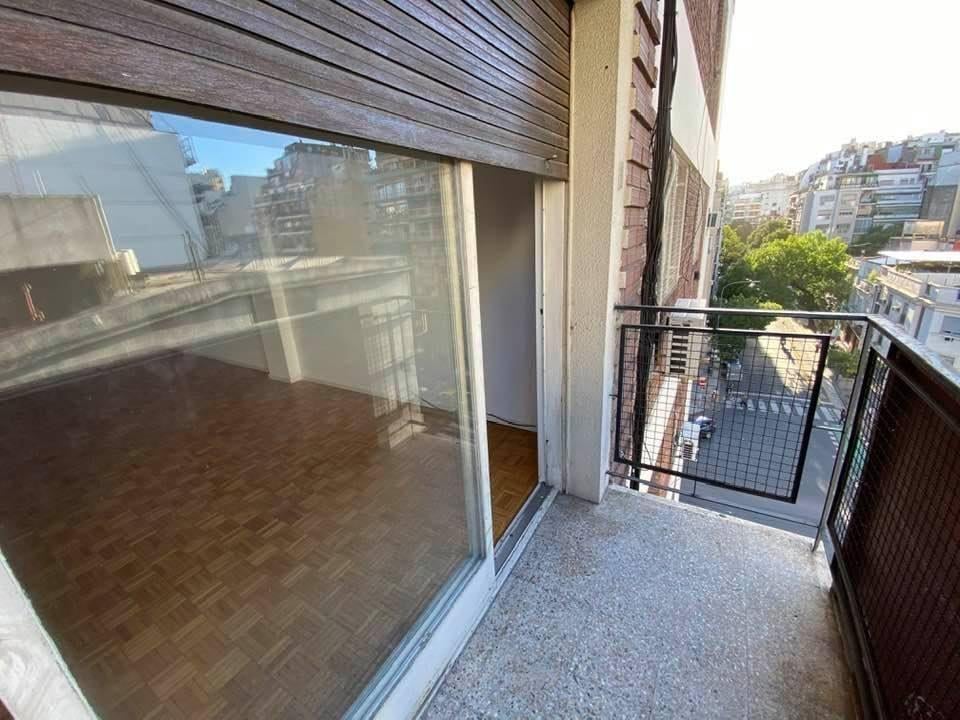 Foto de Caballito 3 ambientes al frente con balcón Av La Plata y Rivadavia, imagen 3