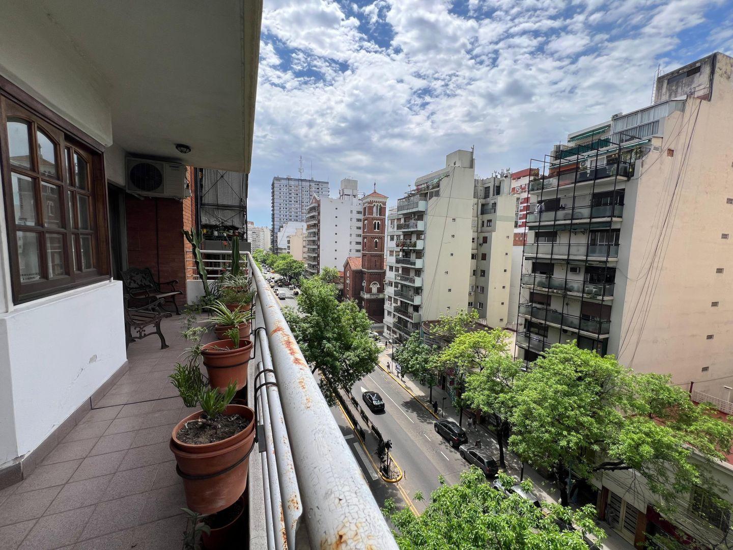 Foto de VENTA SEMIPISO 4 AMBIENTES CABALLITO COCHERA FRENTE BALCON, imagen 4