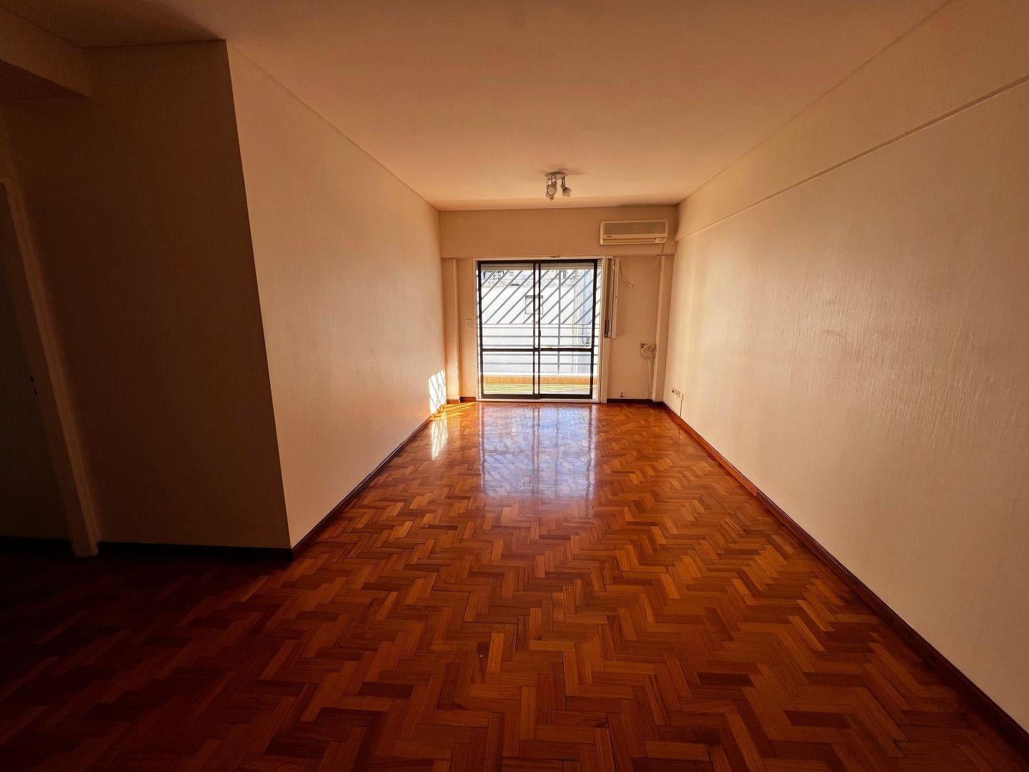 Foto de VENTA DEPARTAMENTO 3 AMBIENTES ALMAGRO CONTRAFRENTE BALCON COCHERA, imagen 4