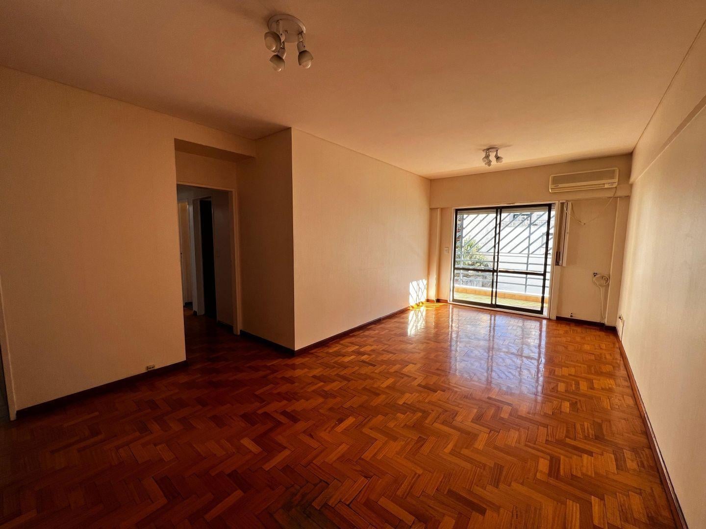 Foto de VENTA DEPARTAMENTO 3 AMBIENTES ALMAGRO CONTRAFRENTE BALCON COCHERA, imagen 1