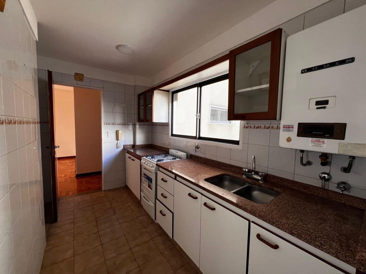 Foto de VENTA DEPARTAMENTO 3 AMBIENTES ALMAGRO CONTRAFRENTE BALCON COCHERA, imagen 2