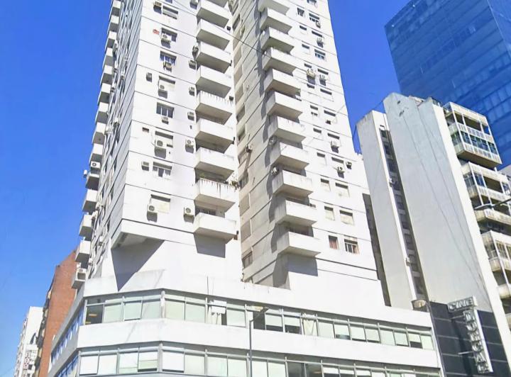Departamento/oficina, 3 ambientes en alquiler en Corrientes y Uruguay. Piso alto 4