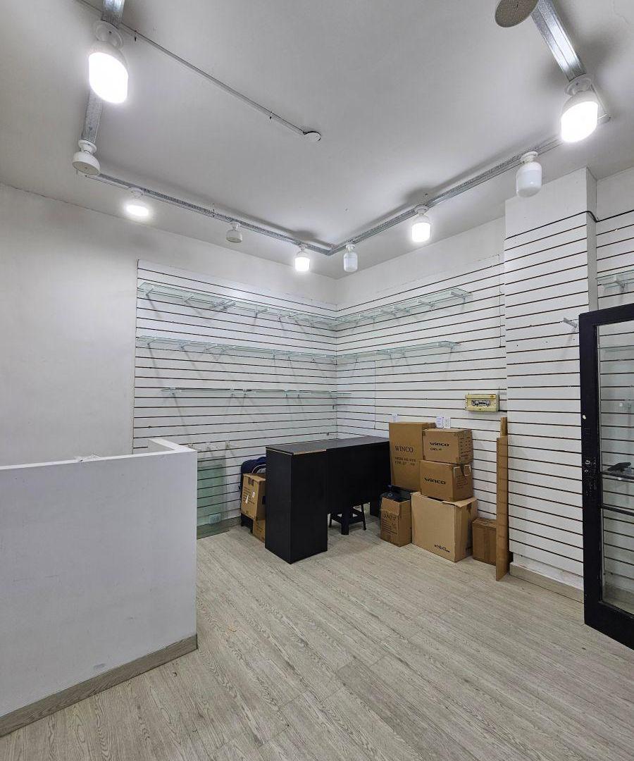 Foto de Local en alquiler en Once en galería sobre Pasteur, imagen 2
