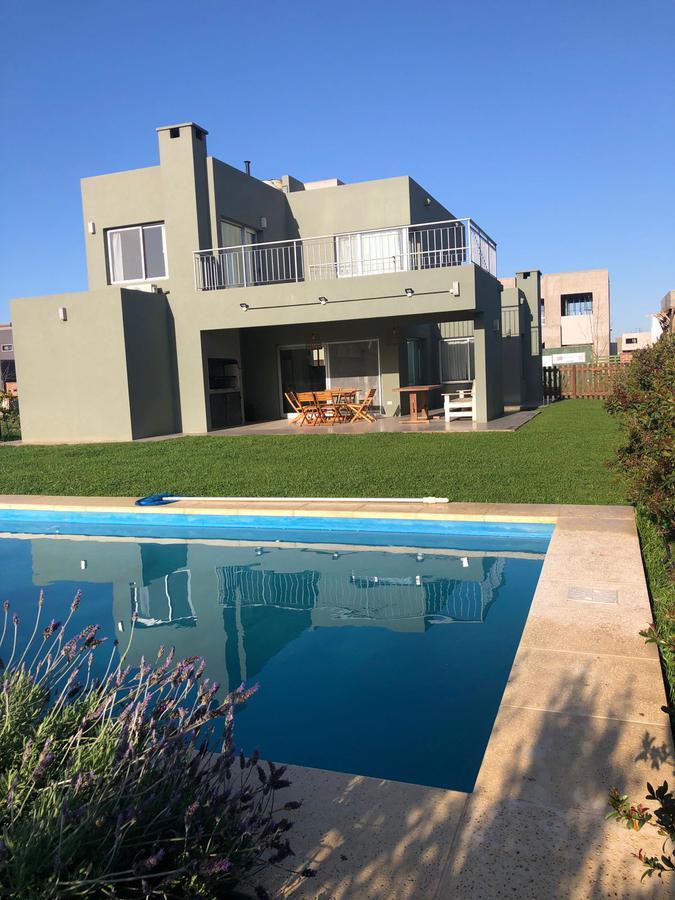 Casa en el Barrio Araucarias - Puertos - SE VENDE AMOBLADA COMPLETA DE TODO